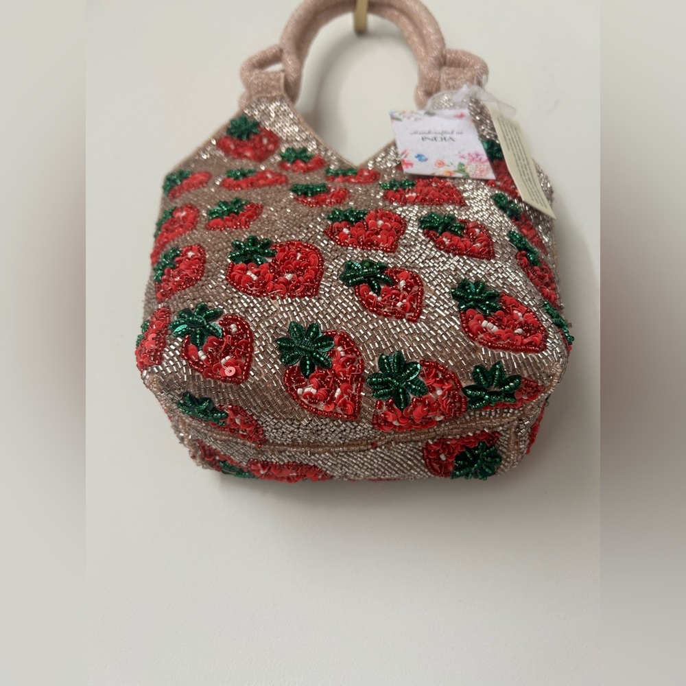 Viral Strawberry Beaded Bag - Picture 2 of 6